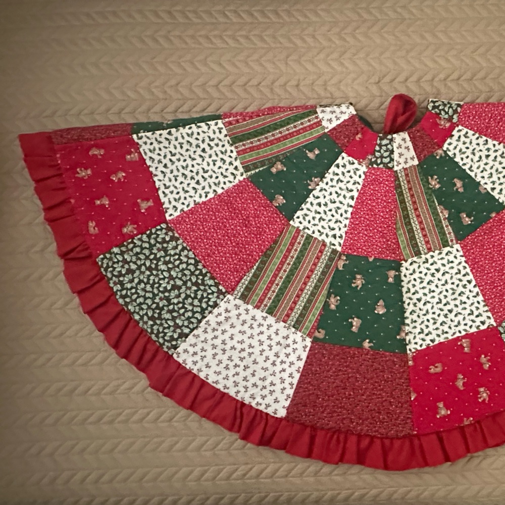 Festive Patchwork Tree Skirt - Picture 4 of 11